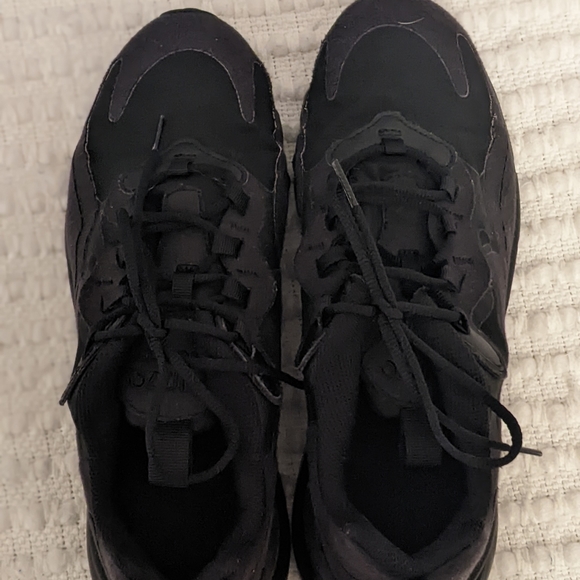 Boys Nike Shoes - Picture 4 of 9